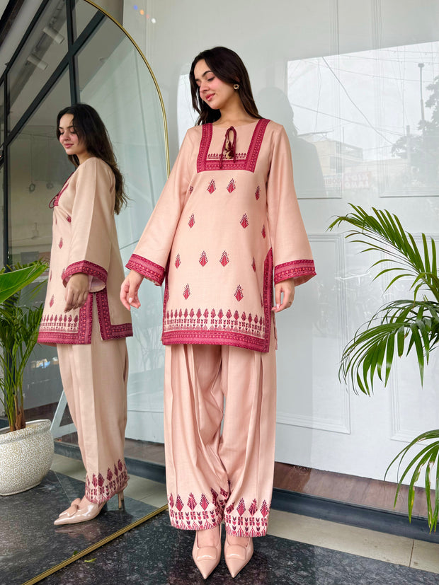 🌹 Bahaar-e-Rose – 2 Piece Kurti Set 💖