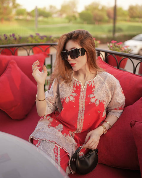 Husn-e-Khaas 💃✨🎨🌼 2 Pcs Kurti Set