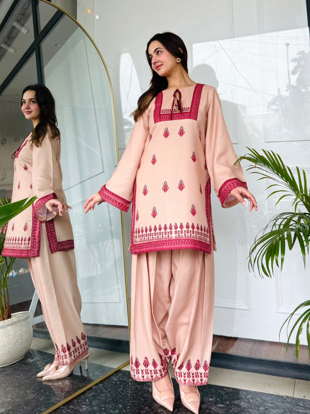 🌹 Bahaar-e-Rose – 2 Piece Kurti Set 💖