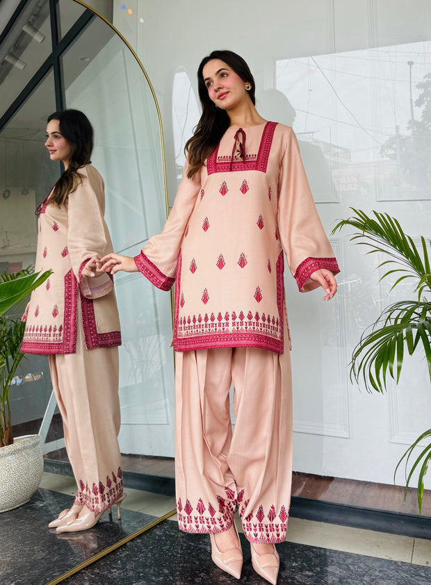 🌹 Bahaar-e-Rose – 2 Piece Kurti Set 💖