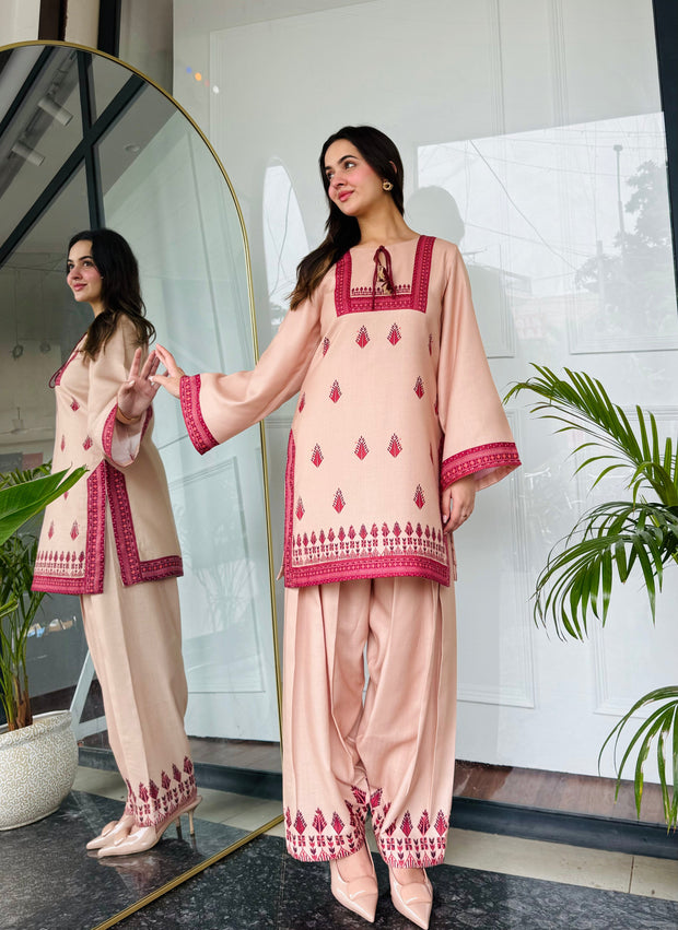 🌹 Bahaar-e-Rose – 2 Piece Kurti Set 💖